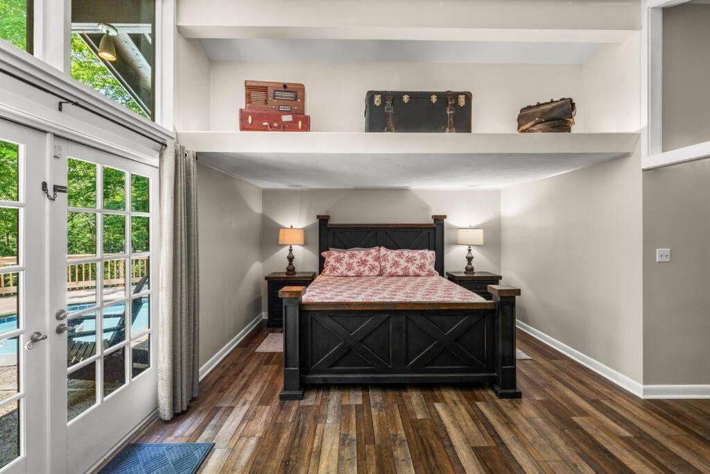 Bourbon Hollow Lodge With Hot Tub And Pool Plus Game Room Only 5 Min To Downtown ガトリンバーグ エクステリア 写真