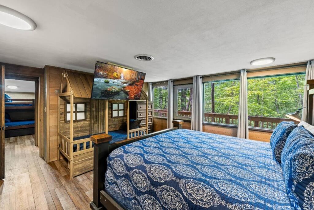 Bourbon Hollow Lodge With Hot Tub And Pool Plus Game Room Only 5 Min To Downtown ガトリンバーグ エクステリア 写真