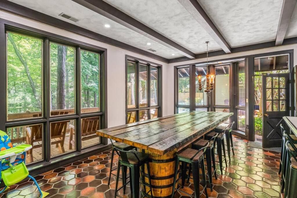 Bourbon Hollow Lodge With Hot Tub And Pool Plus Game Room Only 5 Min To Downtown ガトリンバーグ エクステリア 写真