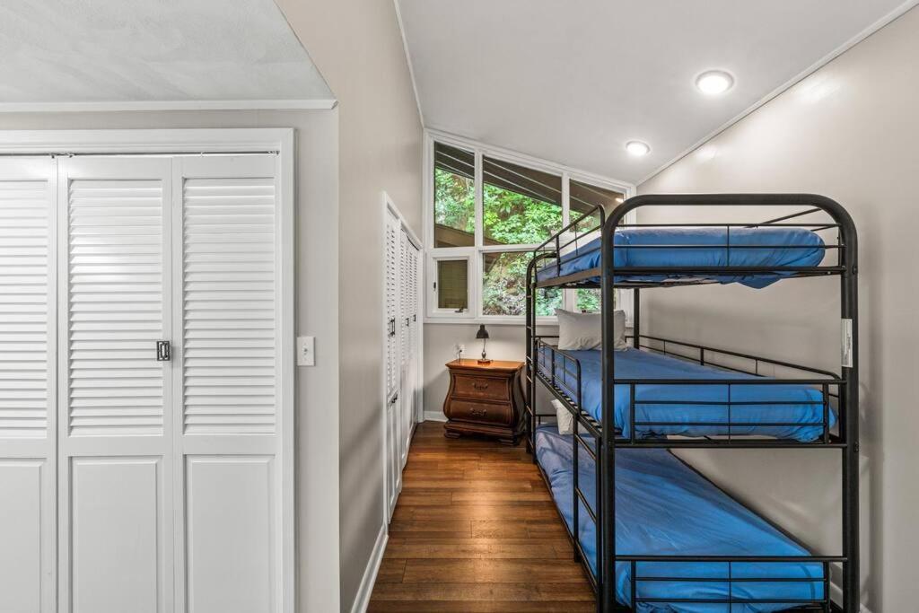 Bourbon Hollow Lodge With Hot Tub And Pool Plus Game Room Only 5 Min To Downtown ガトリンバーグ エクステリア 写真